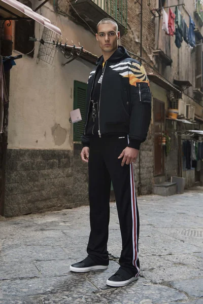 Look 16